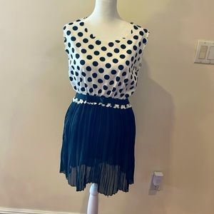 Women black and white brand new size XS-